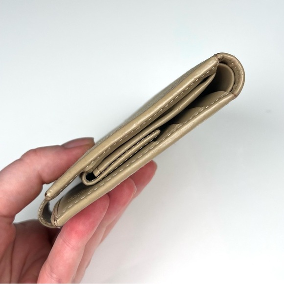 Gucci GG Canvas Beige Bi fold Wallet - Picture 4 of 9